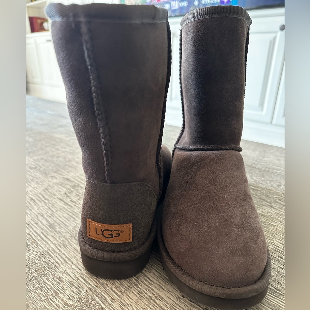 UGG Classic Short Boots. Never worn!